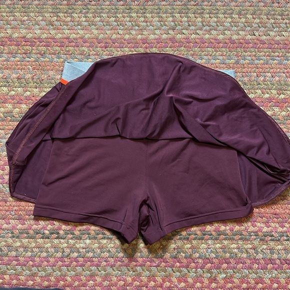 ADIDAS ADIZERO MAROON SKORT MINI FLOWY SKIRT GOLF TENNIS Athletic - Picture 2 of 4